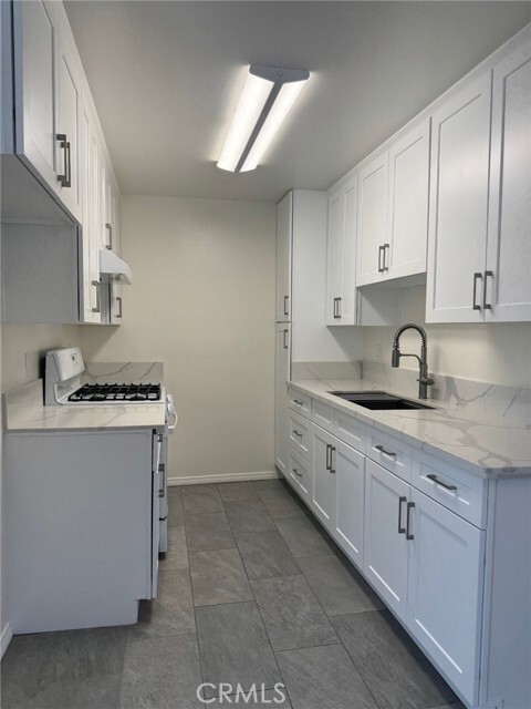 Building Photo - 7039 Remmet Ave
