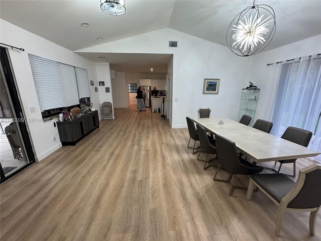 Building Photo - 3911 SW 56th Ct