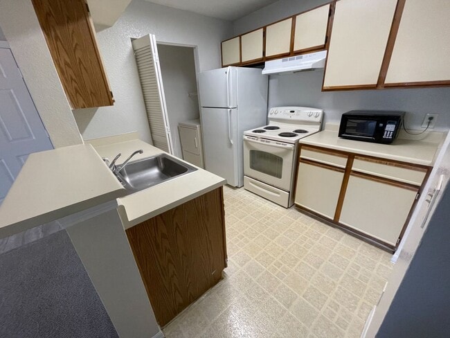 Building Photo - TW1624