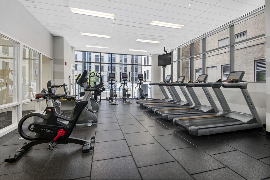 Building Photo - 203 N La Salle St