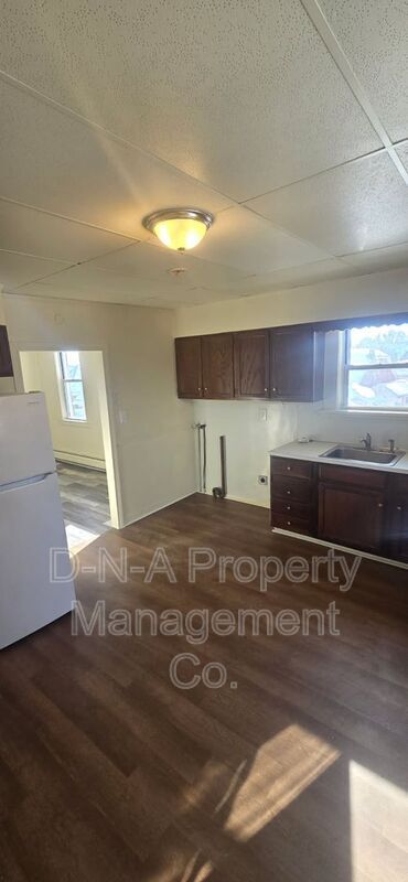 Building Photo - 154 Garibaldi Ave