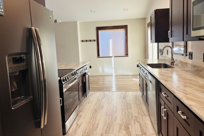 Building Photo - 4 bedroom 3 bath home