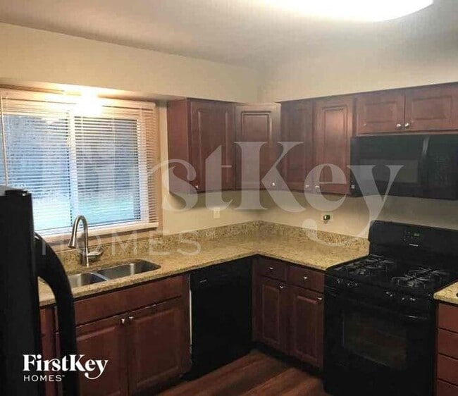 Building Photo - 2543 Oakwood Drive
