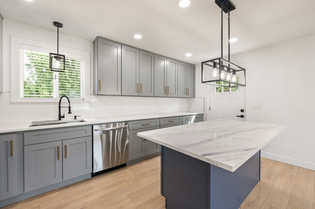 Building Photo - 1301 Clements Cir