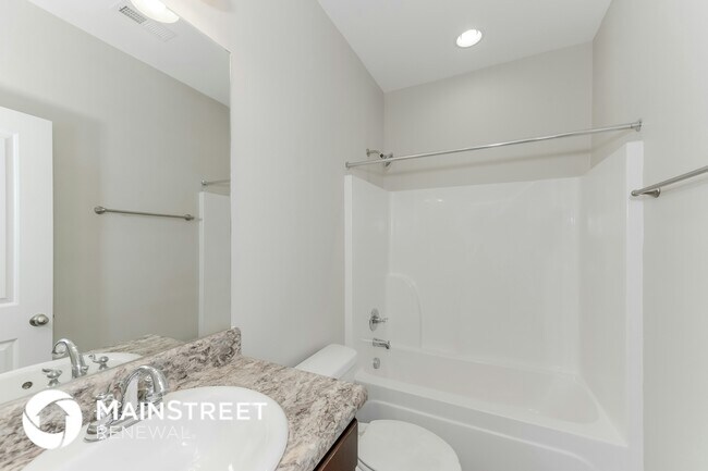 Building Photo - 3024 Honeysuckle Dr