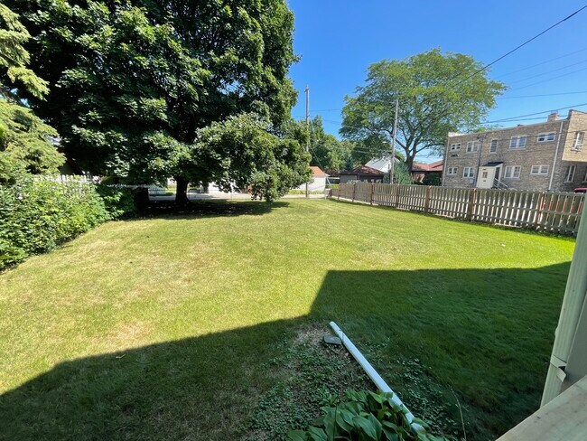 Building Photo - 3958 E Plankinton Ave