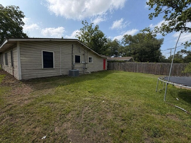 Building Photo - 3590 Kipling Dr