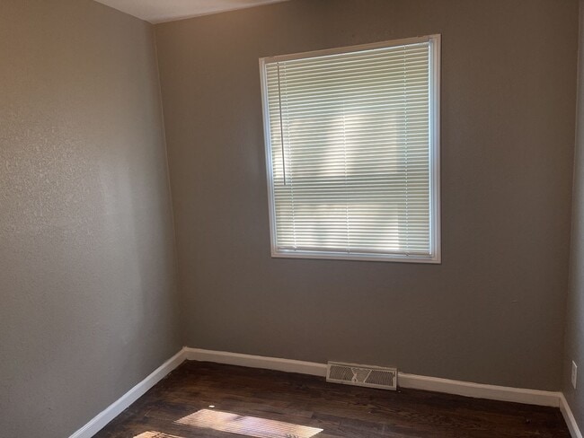 Building Photo - COMING SOON: Bright 3-Bed Home with Spacio...