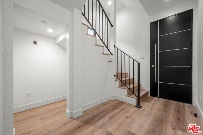 Building Photo - 1920 S Sherbourne Dr