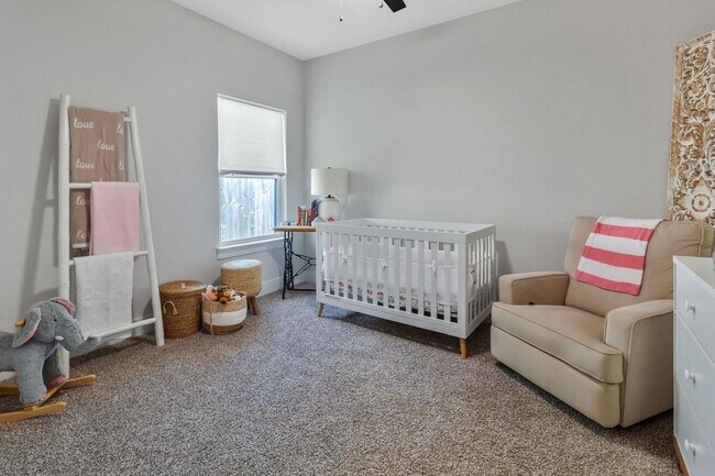 Building Photo - 4 BEDROOMS IN GULF BREEZE!!
