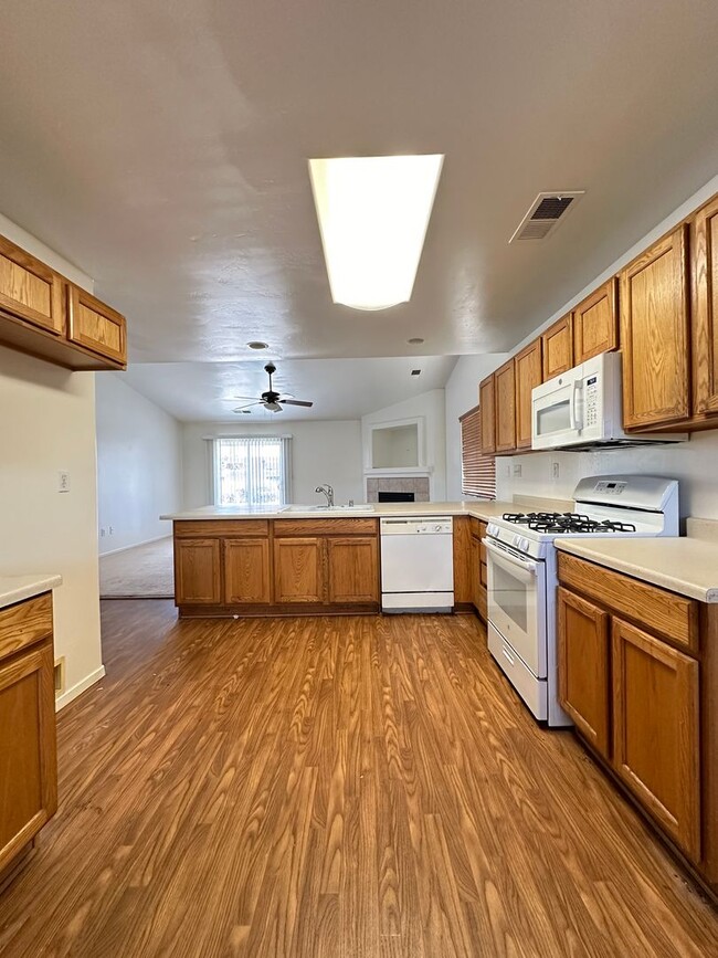Building Photo - 3 Bed, 2 Bath Home with Spacious Backyard!
