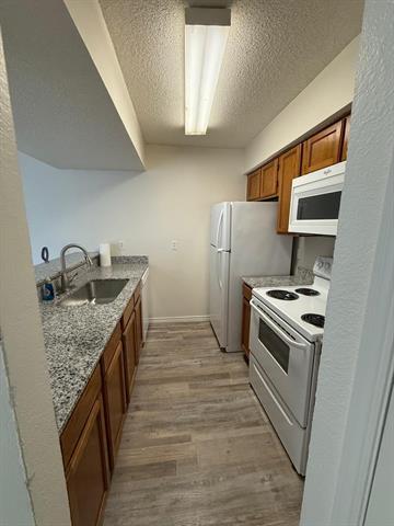 Building Photo - 9807 Walnut St