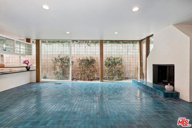 Building Photo - 515 N Roxbury Dr
