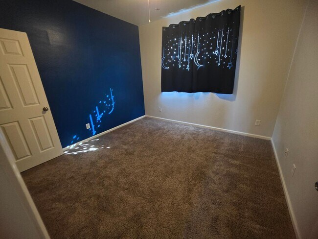 Building Photo - 9 S 195th Ln