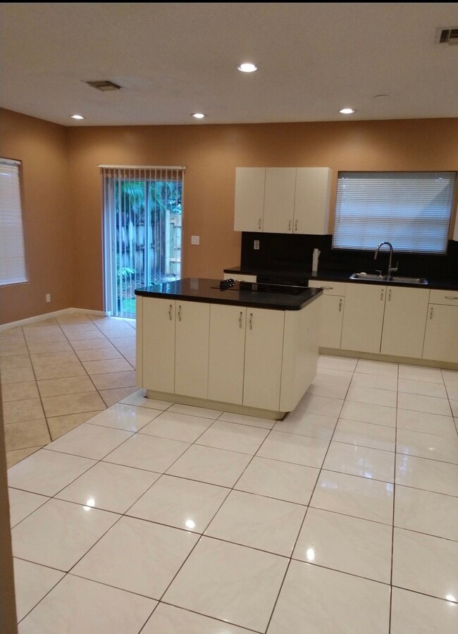 Building Photo - 2436 Raleigh St