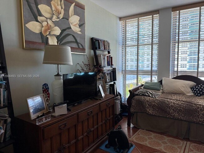 Building Photo - 5055 Collins Ave