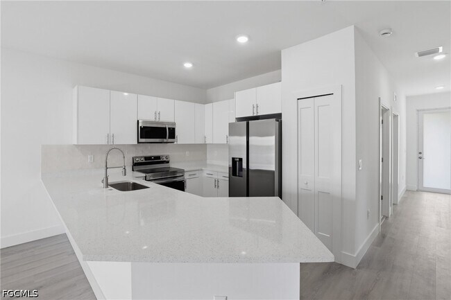 Building Photo - 721 Ivan Ave S