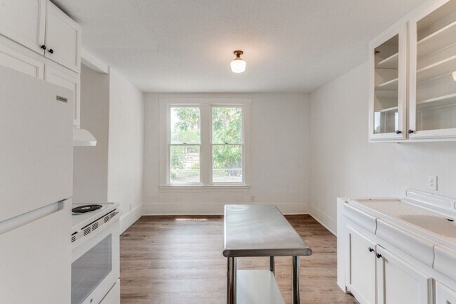 Building Photo - 1 Bedroom Duplex in Tobin Hill