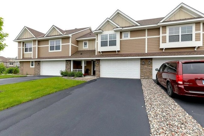 Building Photo - 3430 Chestnut Ln