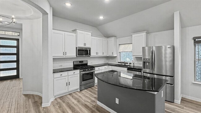 Building Photo - 16617 Hidden Cove Dr