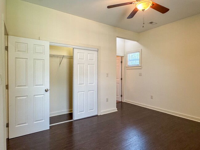 Building Photo - 812 Colonial Ave