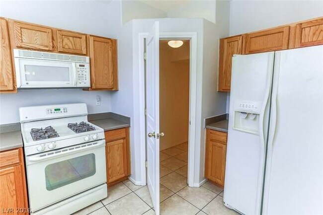 Building Photo - Southwest Three Bedroom Home!!!