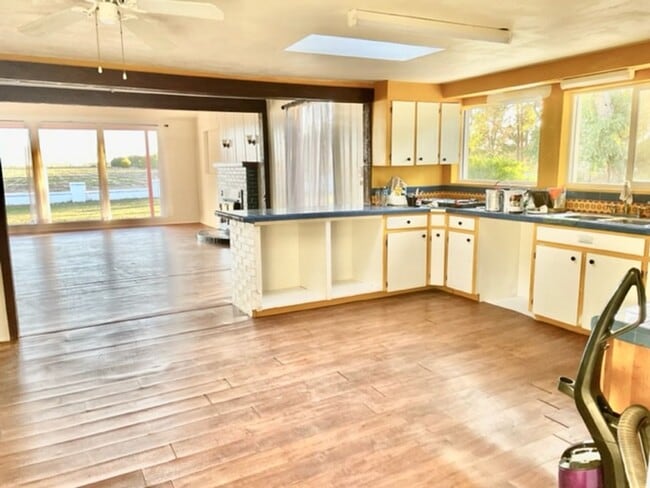 Building Photo - Ranch Style Farm