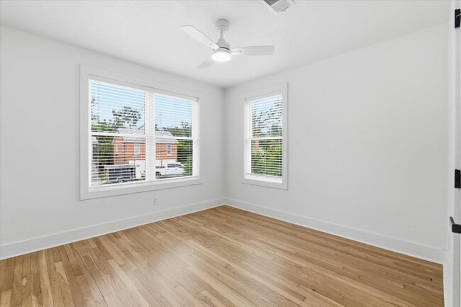 Building Photo - 421 E Jennings St