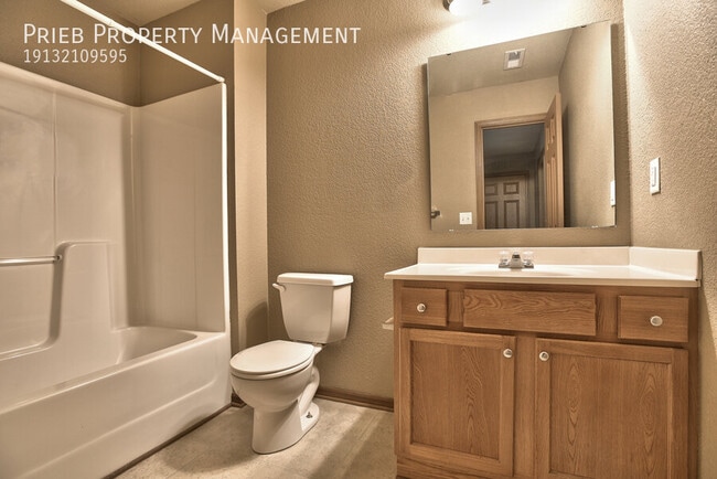 Building Photo - 902 S Woodson Ct