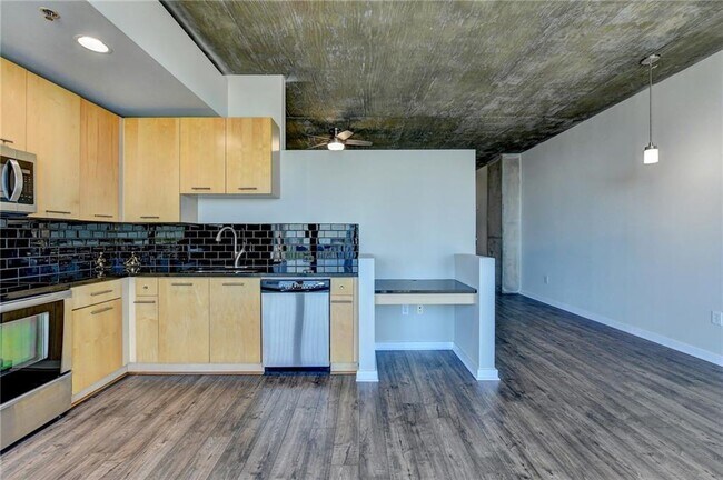Building Photo - 3324 Peachtree Rd