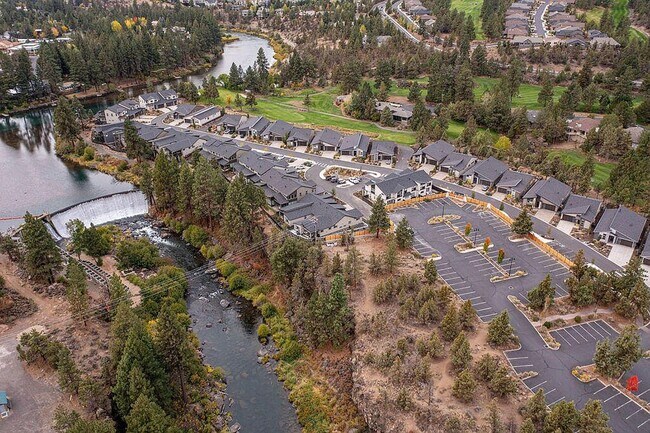 Building Photo - Home on the River in NW Bend