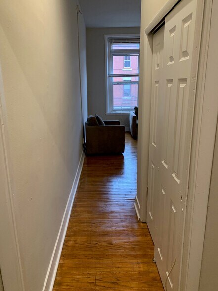 Building Photo - 3911 Pine St