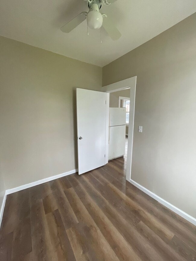Building Photo - Spacious Beautiful 3 bed 1.5 bath Single F...