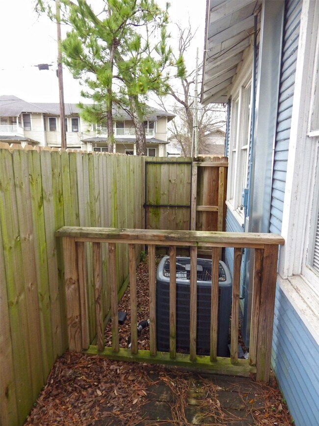 Building Photo - 4322 Wilmer St