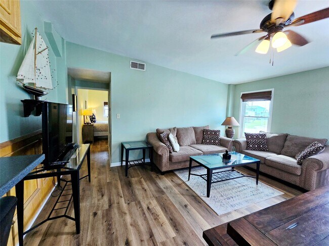 Building Photo - 16611 Jolly Roger Rd