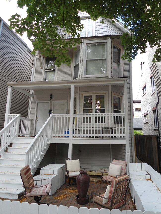 Building Photo - 1734 W Roscoe St