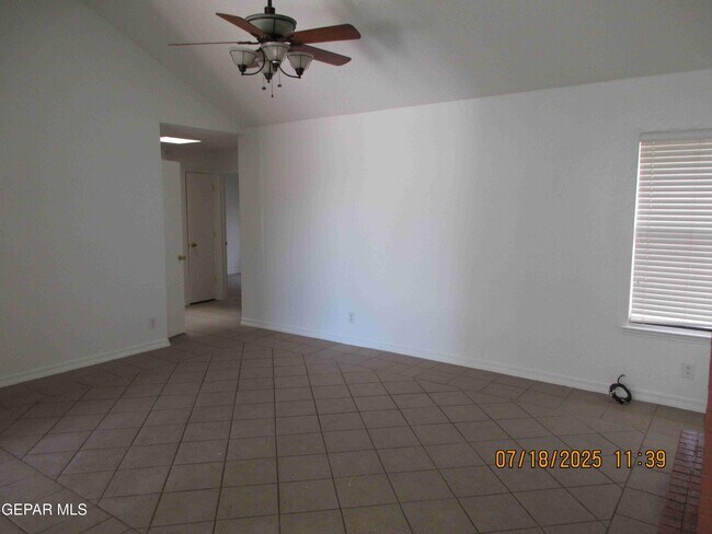 Building Photo - 1465 Sierra De Oro Dr
