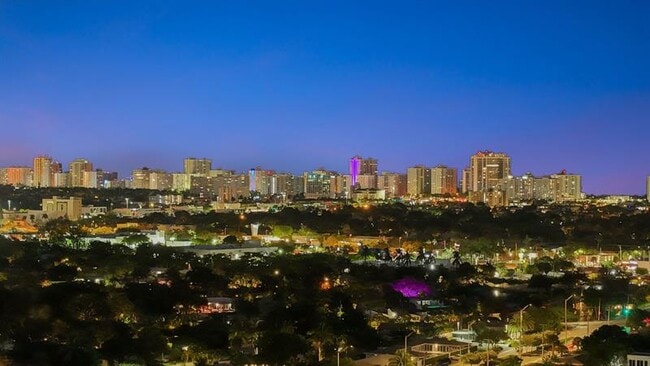 Building Photo - 2407 NE 17th Terrace