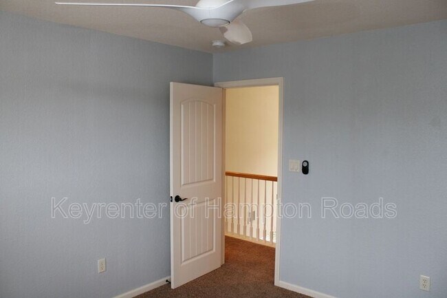 Building Photo - 3901 Grand Isle Dr