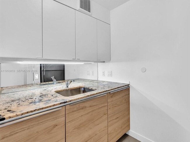 Building Photo - 100 Bayview Dr