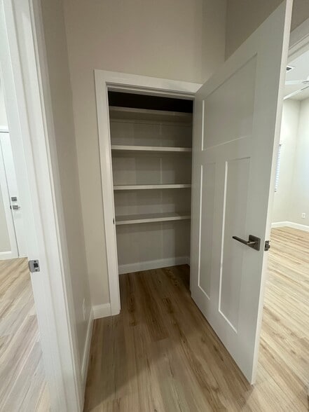 Building Photo - 3967 2530 S Cir