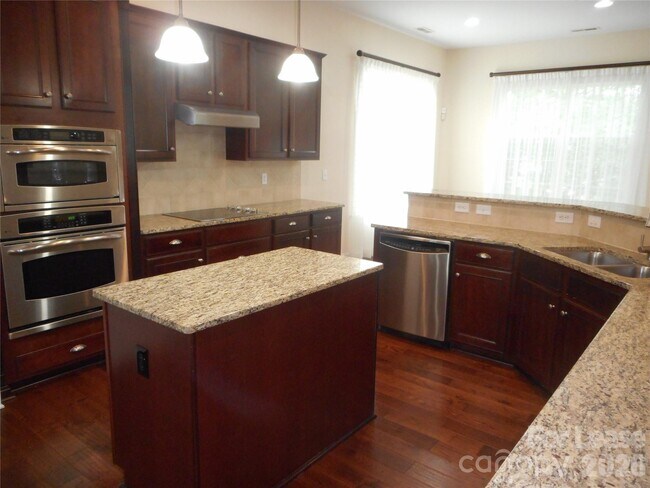 Building Photo - 9628 Daufuskie Dr