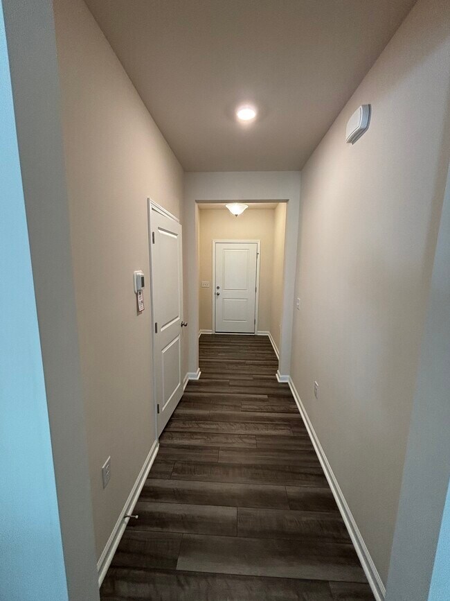 Building Photo - 837 Falls Grove Trl