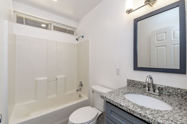 Building Photo - 704 5th Ave SE