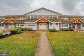 Building Photo - 703 N Oxford Ave