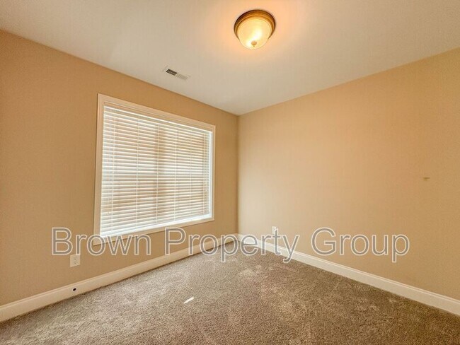 Building Photo - 1804 Shady Knoll Ln