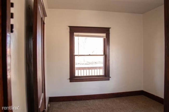 Building Photo - 2 br, 1 bath House - 1120 3rd Ave