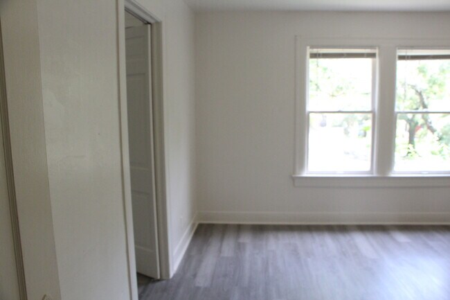 Building Photo - 2370 Harrison Ave