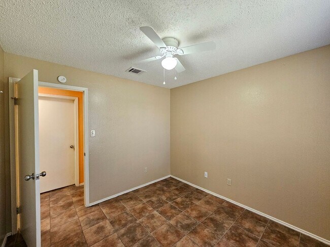 Building Photo - 1507 Nina Dr
