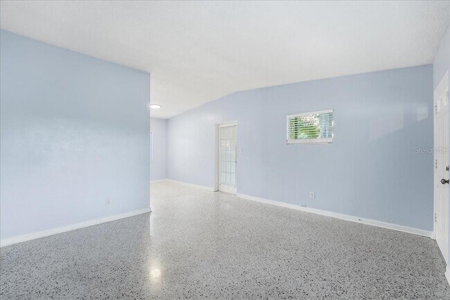 Building Photo - 1418 Beatrice Dr